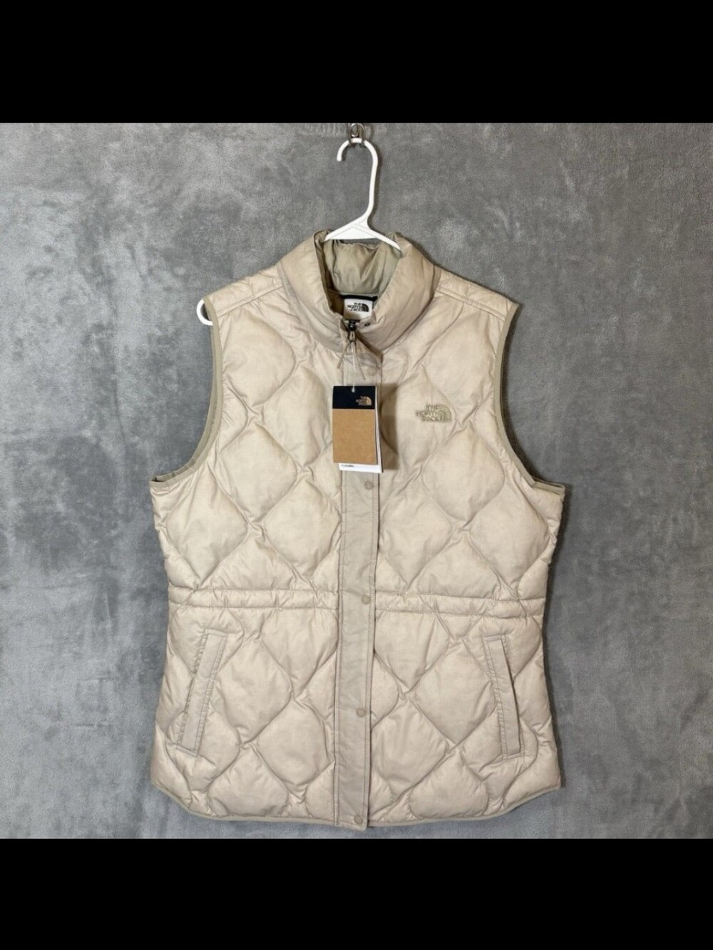 New The North Face Women's Quilted Puffer Sleeveless Vest in Light Beige Size XL